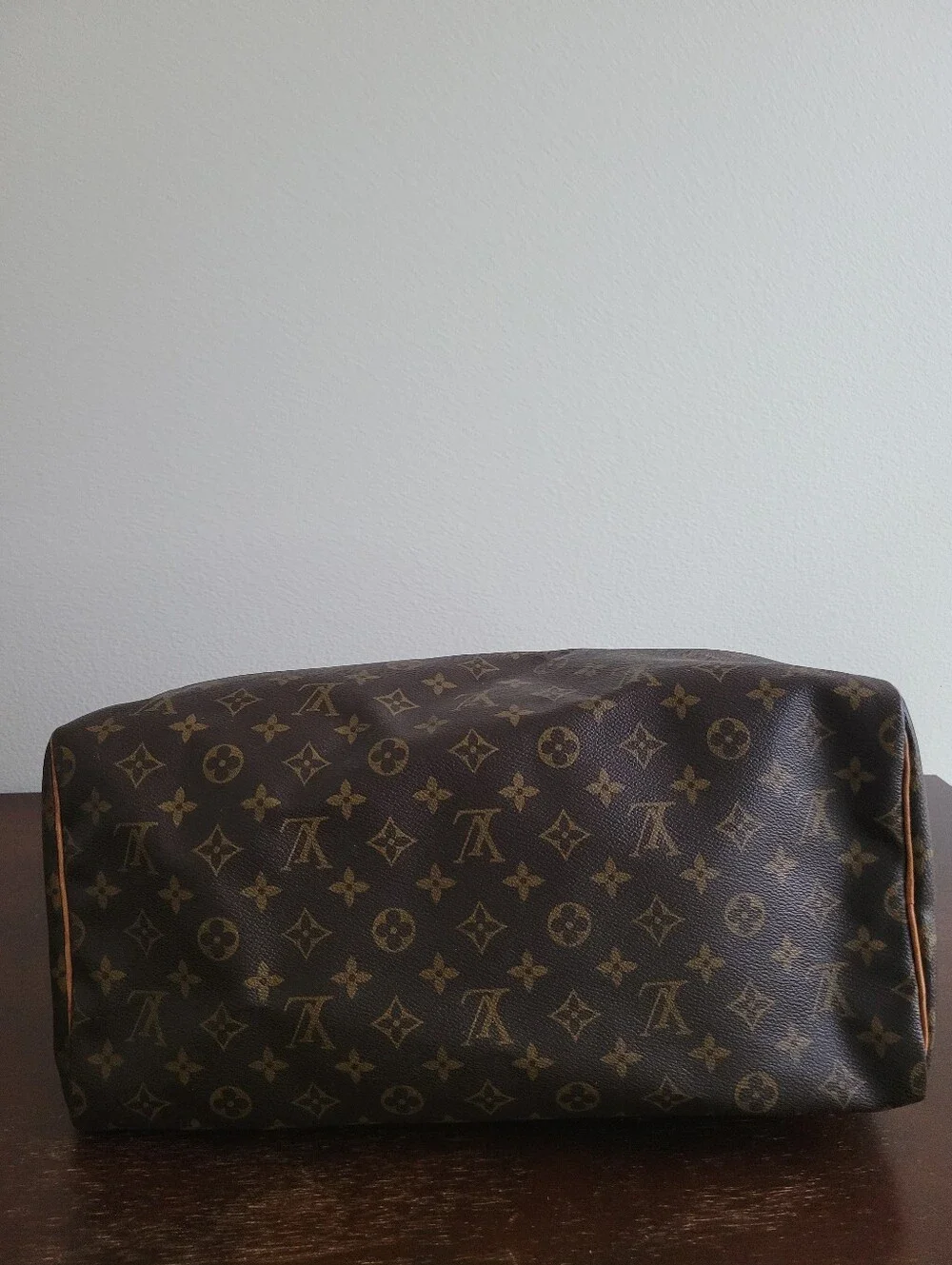 AUTHENTIC Louis Vuitton Speedy 40 Monogram Canvas